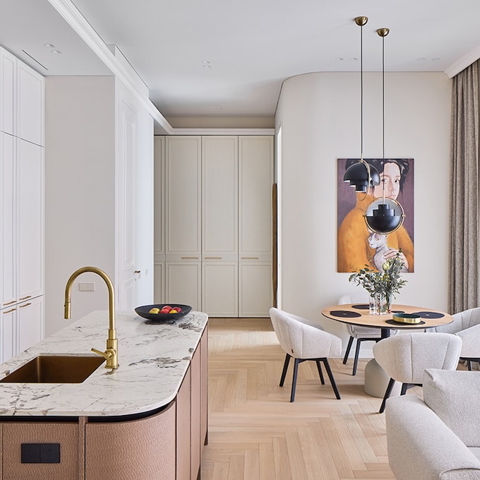 Un apartamento de estilo clásico moderno y con formas elegantes que nos hace viajar hasta Lituania