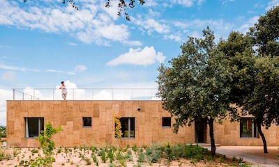 Una casa industrializada en la sierra de Madrid más que preparada para una vida sostenible