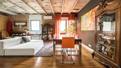 Un 'loft' optimista y 'arty' en Madrid que muestra con orgullo su pasado arquitectónico