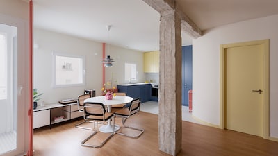 De ser un piso pequeño interior, a convertirse en un colorido apartamento