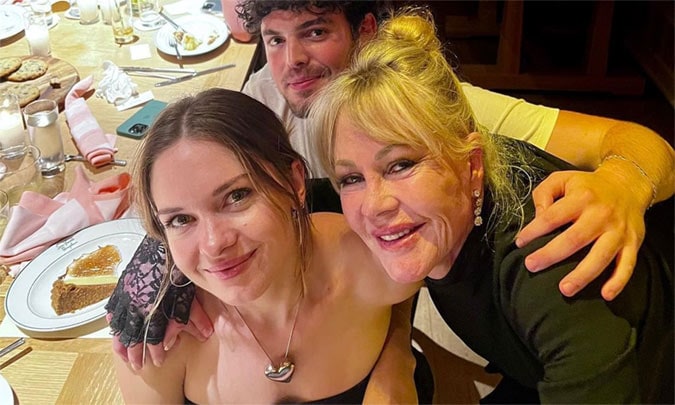 La divertidísima fiesta de cumpleaños de Melanie Griffith con su hija Stella del Carmen y Eva Longoria