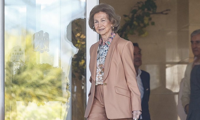 La reina Sofía retoma su agenda tras su ingreso hospitalario con un viaje a Polonia