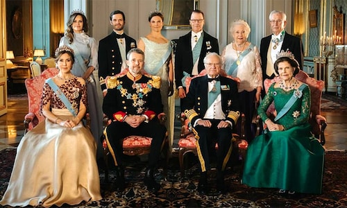 Con la tiara más valiosa y sus nuevas distinciones: los reyes Federico y Mary, en su primera cena de gala en Estocolmo