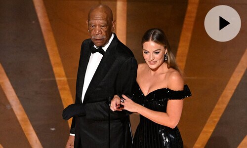 ¿Por qué llevaba Morgan Freeman un solo guante?