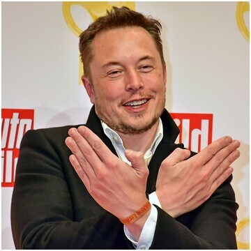 Elon Musk y otros famosos que aparecieron en las películas de 'Marvel' accidentalmente