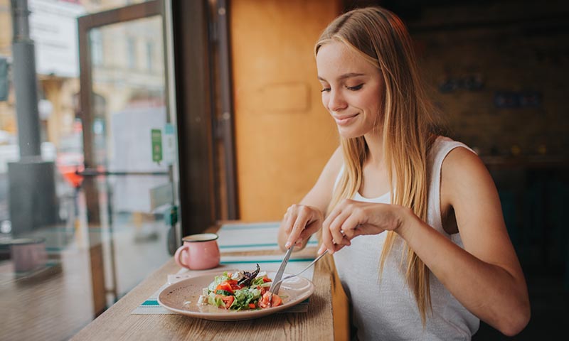 Estos son los alimentos que puedes comer si tienes colesterol