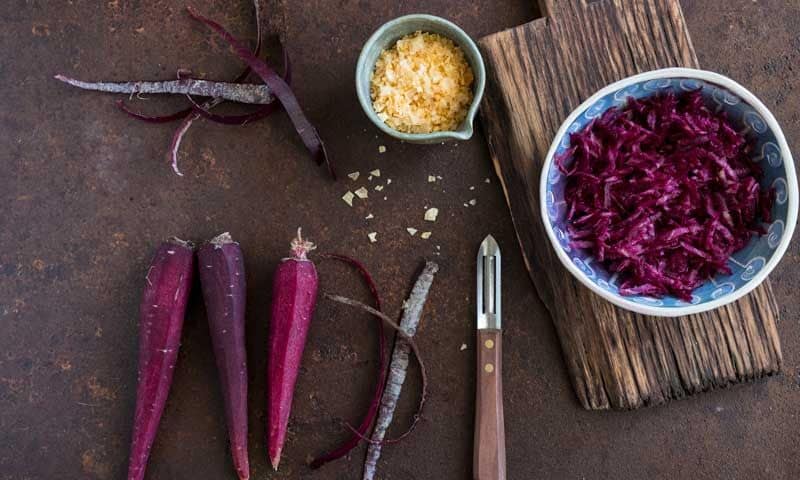 Frutas y verduras: coliflor morada, naranja roja y otros alimentos de