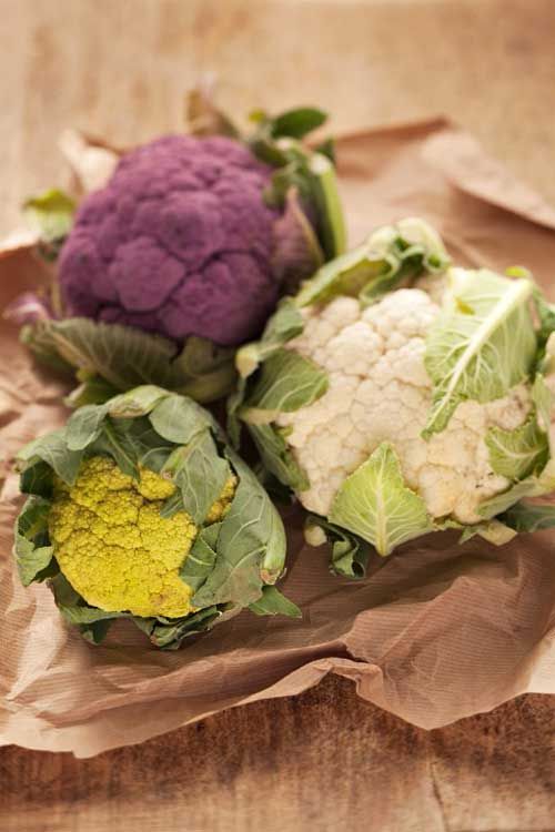 Frutas y verduras: coliflor morada, naranja roja y otros alimentos de