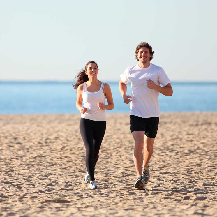 Tres deportes con los que disfrutar y hacer ejercicio sobre la arena de la playa