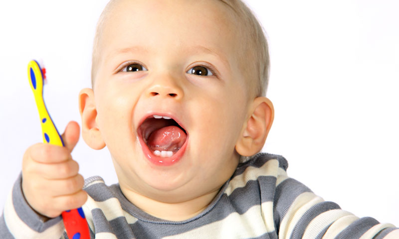 ¿Qué podemos hacer si a los niños les duelen los dientes?