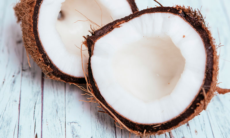 Descubre las propiedades del coco y cuáles son sus usos