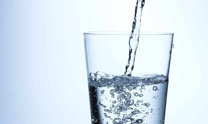 Agua mineral o del grifo: ¿cuál es más saludable?