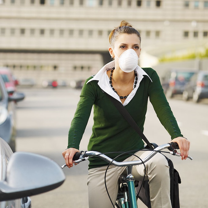 Mascarillas antipolución, cada vez más frecuentes en las ciudades