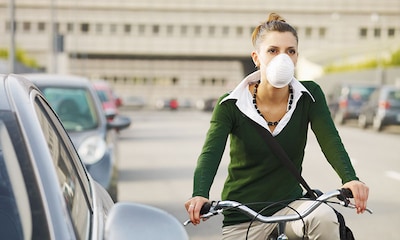Mascarillas antipolución, cada vez más frecuentes en las ciudades