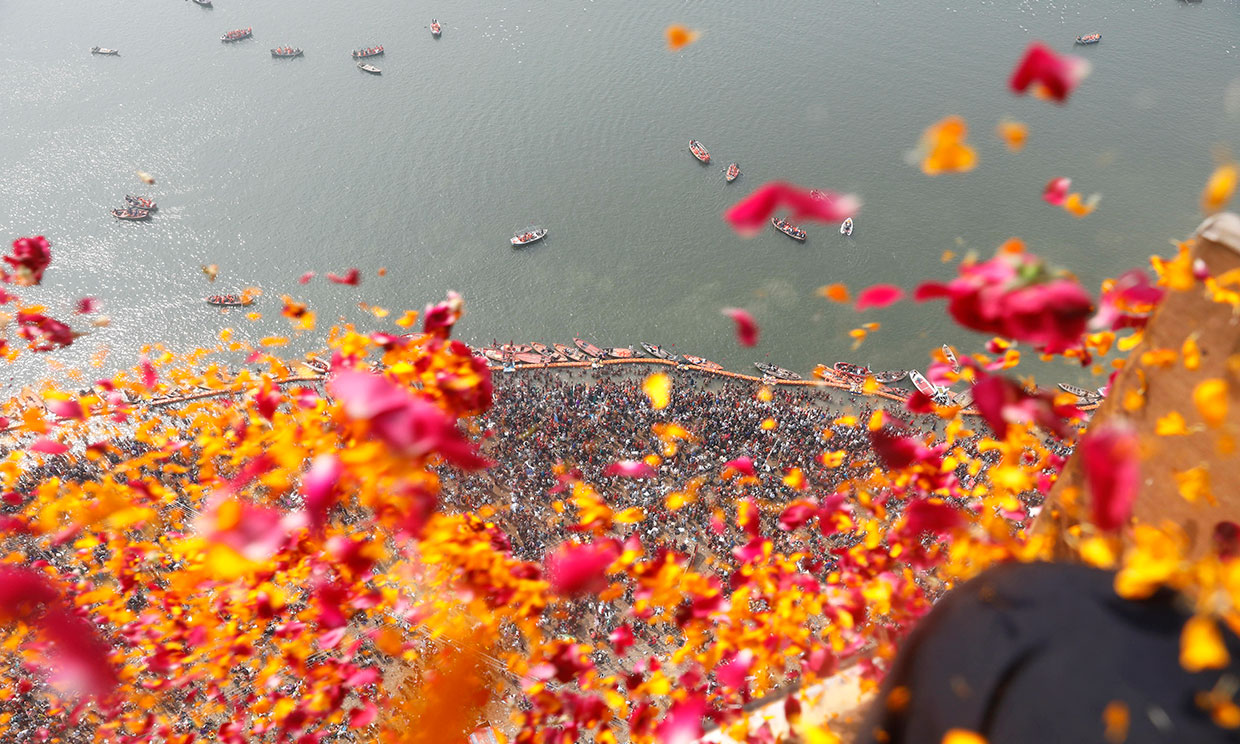 Flores en el río Ganges