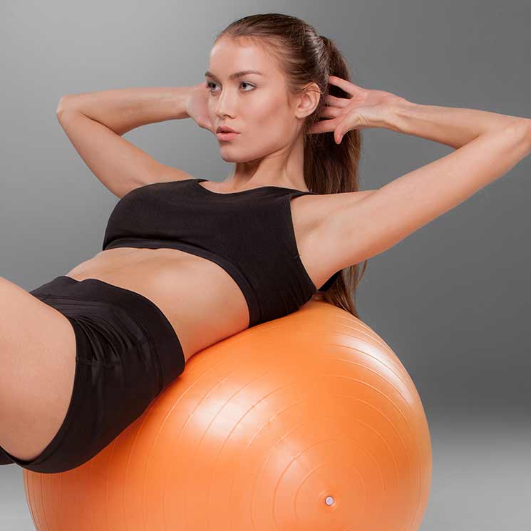 Prueba estos ejercicios con 'fitball' para fortalecer el abdomen