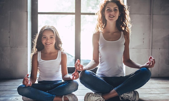Por estas razones es muy positivo hacer yoga con tus hijos