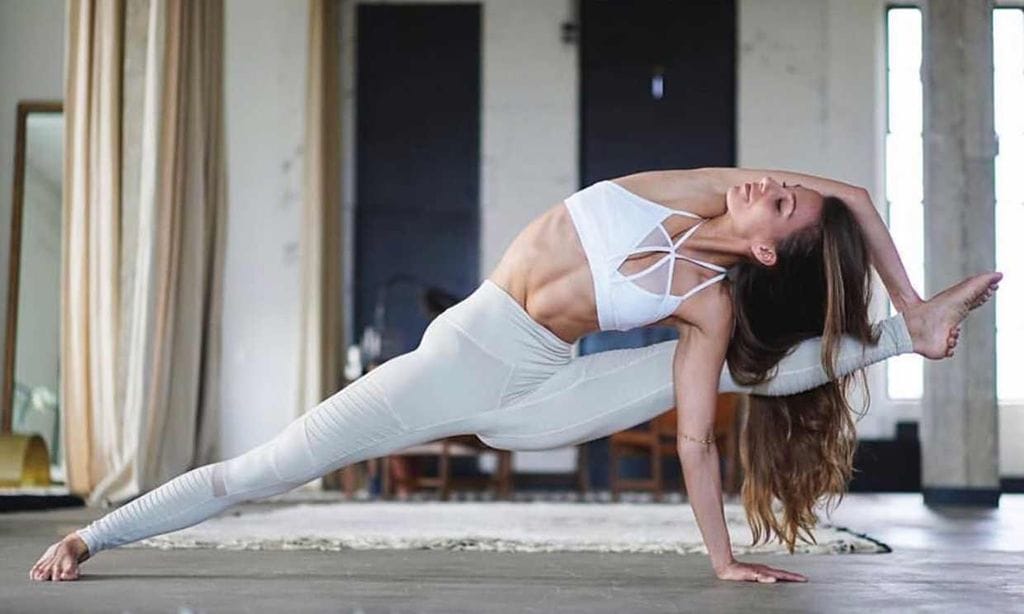 ¿Practicas yoga? Estas firmas de moda harán que te sientas más cómoda y favorecida