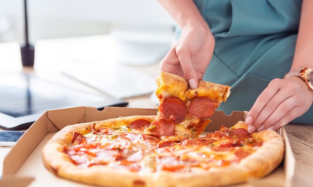 ¿Dónde tiras la caja de una pizza? Posiblemente estés cometiendo un error sin saberlo