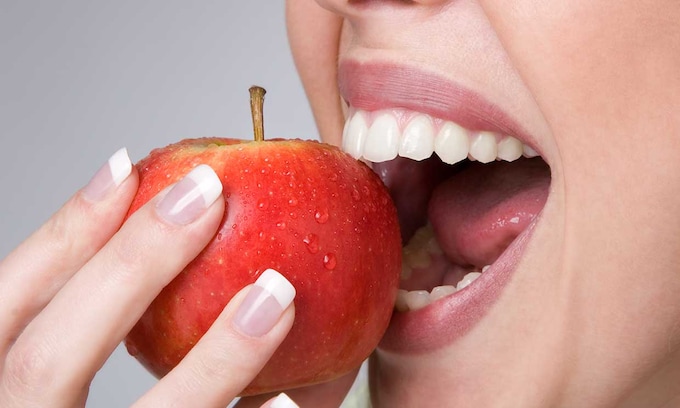 Mantén la salud de tu boca con vitaminas y minerales