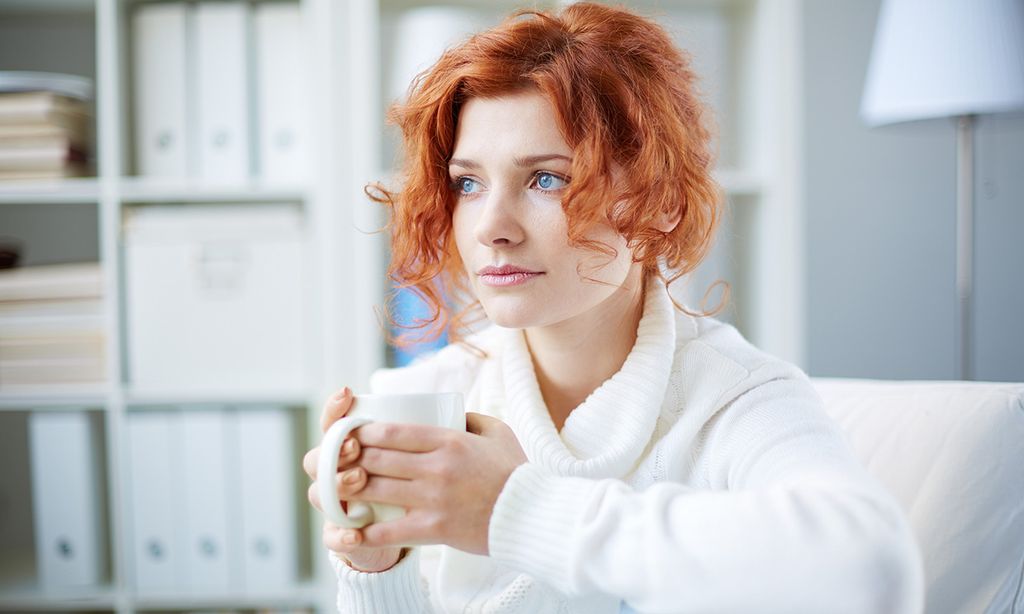 mujer con taza