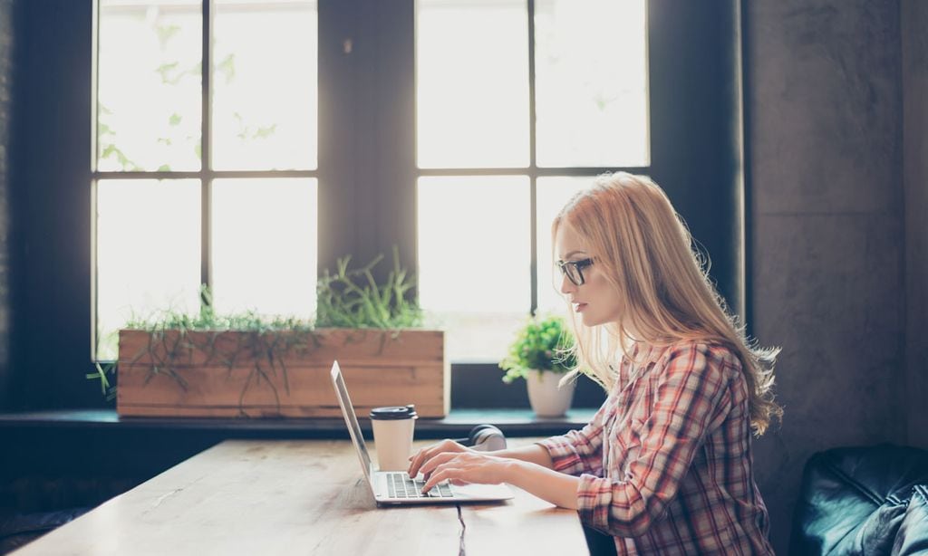 Consejos para teletrabajar evitando que tu espalda sufra