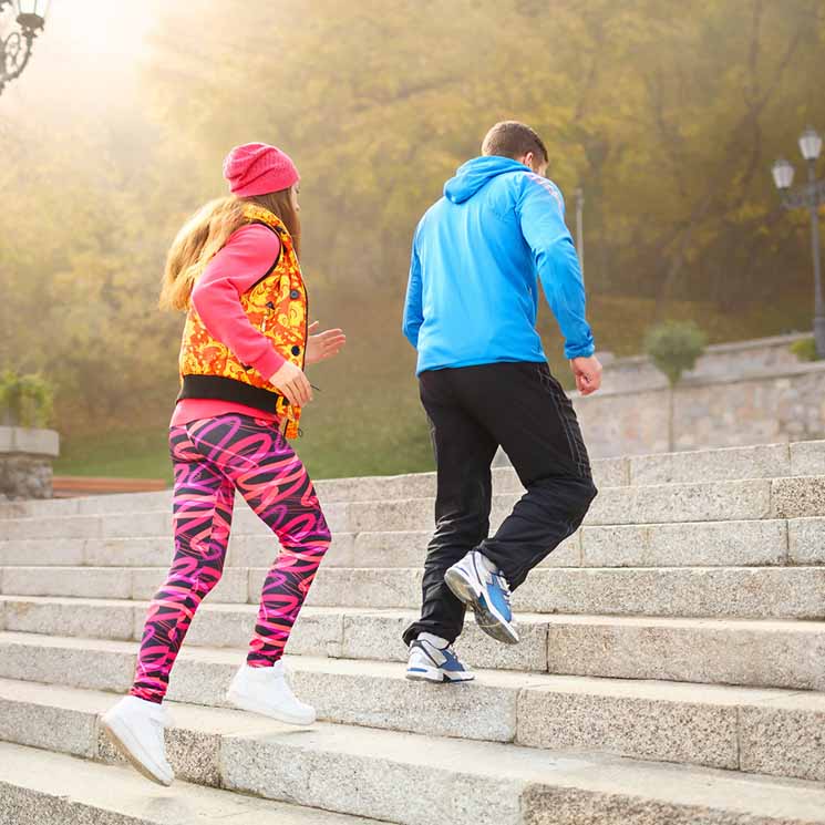 4 ejercicios que puedes hacer si tienes escaleras en casa