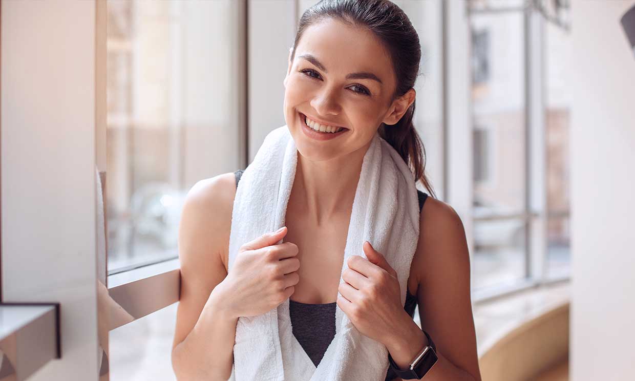 6 ejercicios que puedes hacer en casa utilizando una toalla
