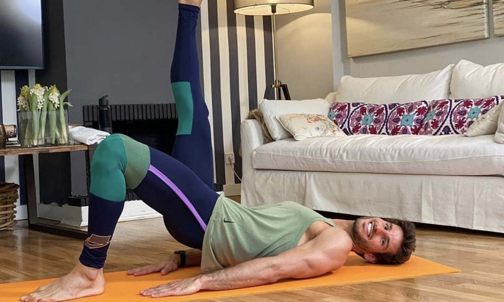 El entrenador de 'OT', Cesc Escolà, te enseña a hacer pilates en casa