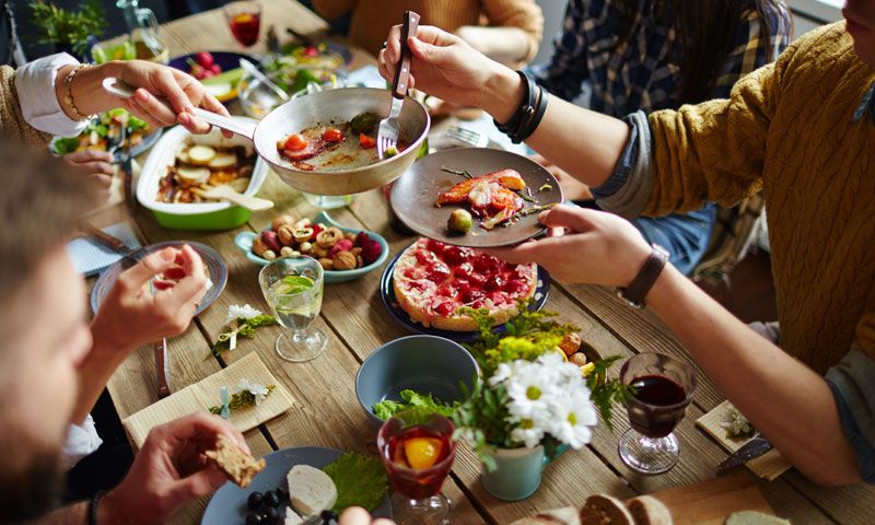 Comer saludable con amigos