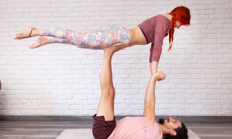 Los Beneficios Del Acroyoga O Yoga Acrobatico En Pareja Foto 1