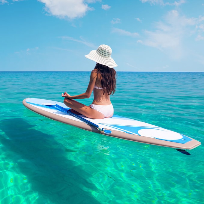 Paddle surf: el deporte que te ayudará a adelgazar y a tonificar este verano 