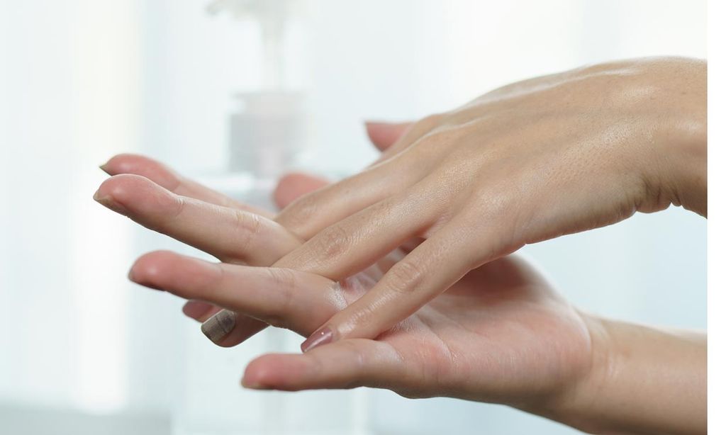 ¿Se puede usar gel hidroalcohólico en la playa o la piscina?