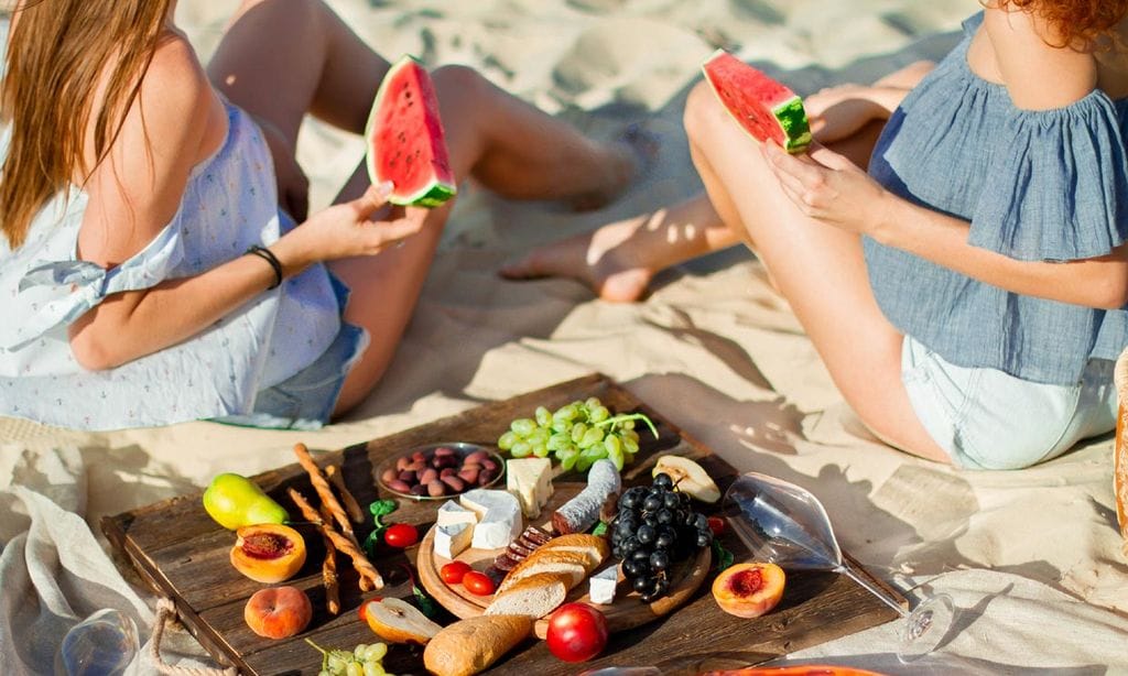 ¿Pueden los alimentos ayudarte a prevenir el daño que causa el sol en tu piel?