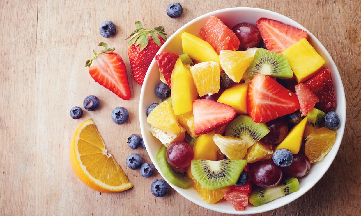 ¿Sabes cuáles son las frutas que tienen más (y menos) calorías?