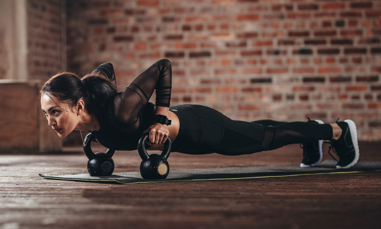 Ejercicios con Kettlebell: los beneficios de incluir las pesas rusas en tu entrenamiento