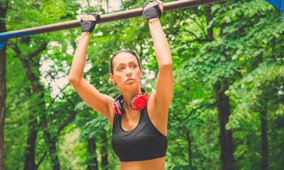 Las dominadas: un ejercicio de fuerza básico para adelgazar y ganar masa muscular