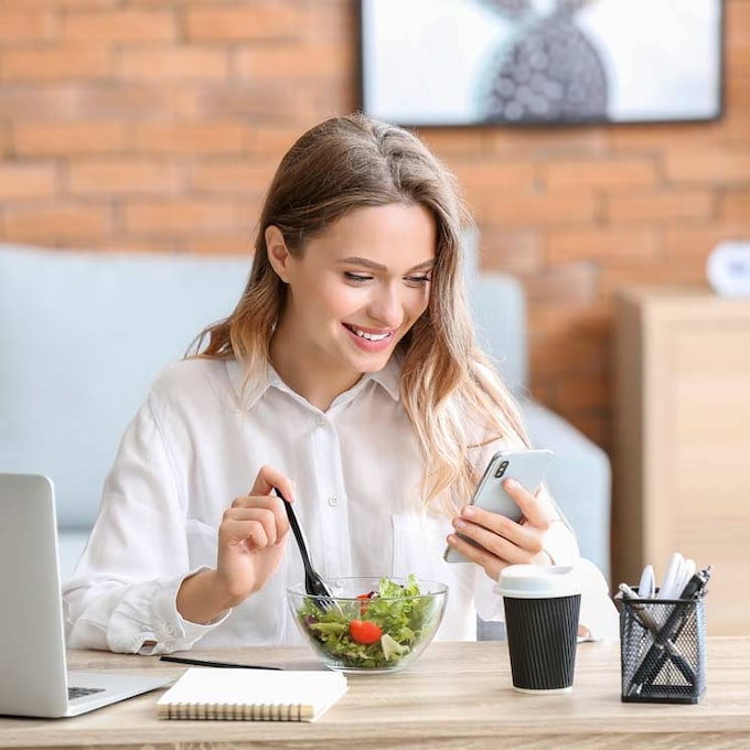 Consejos para comer bien durante la jornada laboral (en casa o en la oficina)