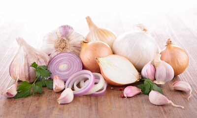 ¿Ajo o cebolla? Las propiedades saludables de estos dos alimentos imprescindibles en la cocina