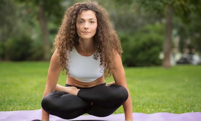 Rutina de ejercicios de fuerza para mejorar tu práctica de yoga