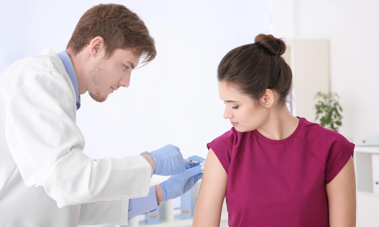 ¿Quién debe vacunarse de la gripe este año?