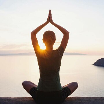Las cinco mejores posturas de yoga para relajarte en momentos de estrés