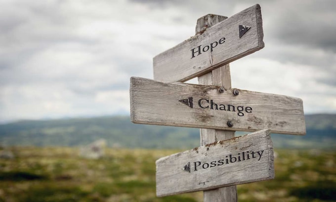 Encrucijada en el camino: esperanza, posibilidad y cambio. Valores de ser resilente