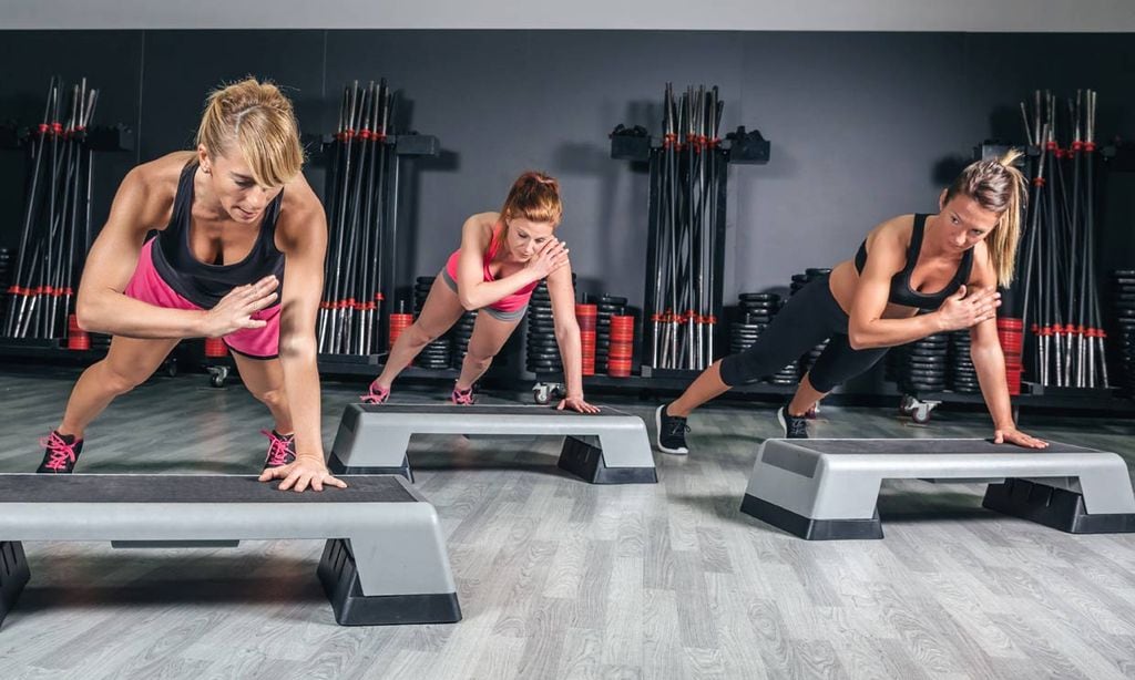 13 ejercicios con 'step' para quemar calorías y tonificar tu cuerpo