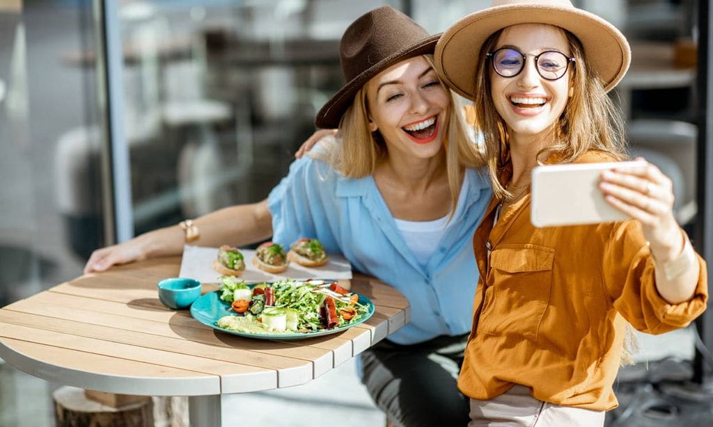 Cómo puedes ayudar a una persona cercana que se quiere poner a dieta (para no boicoteársela)