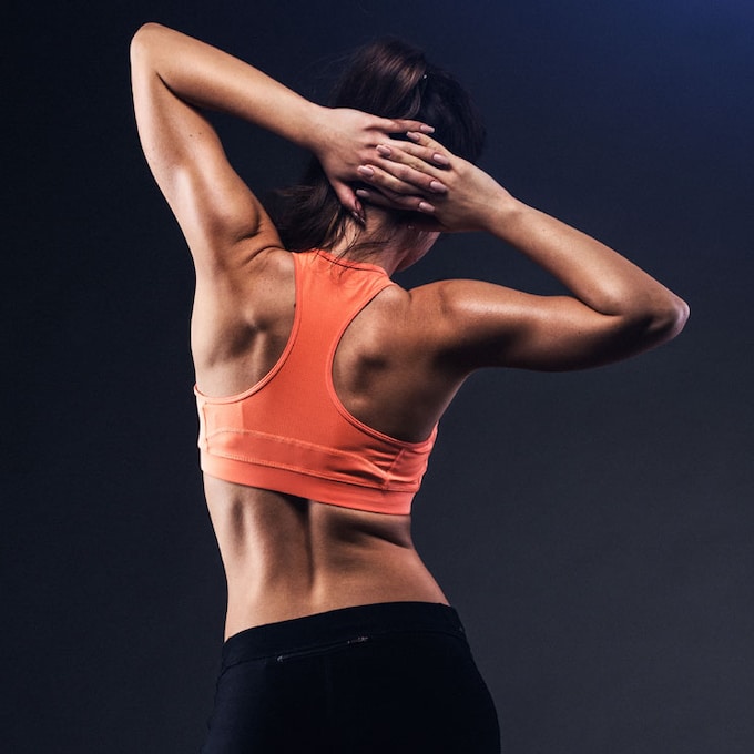 Ejercicios para fortalecer los brazos entrenando los tríceps 
