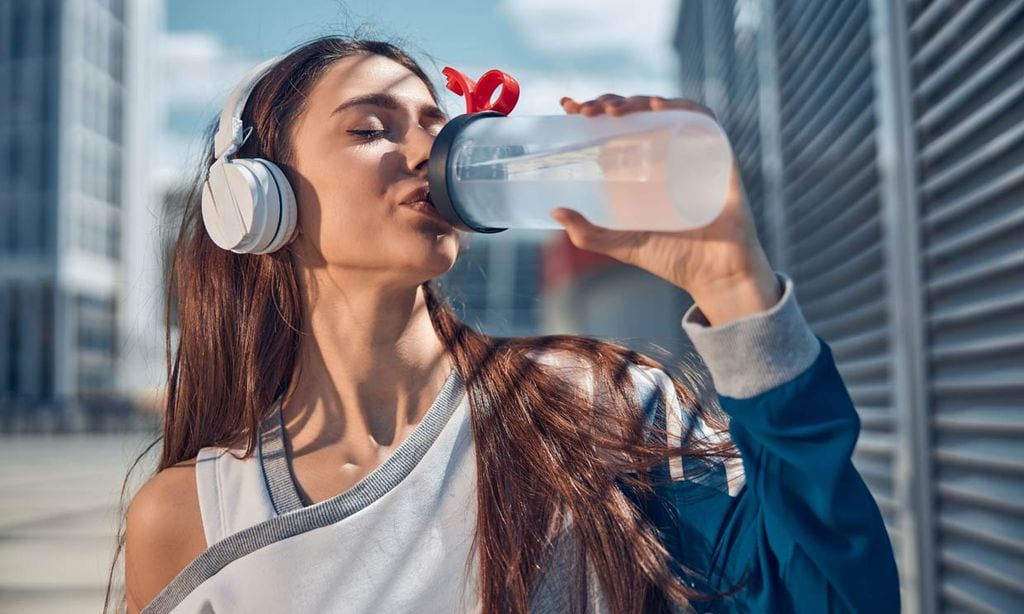 Beber poco puede sabotear tu dieta para adelgazar