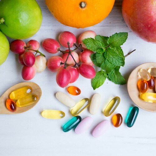 ¿Engordan? ¿Reemplazan a los alimentos? Mitos y verdades sobre los suplementos vitamínicos 