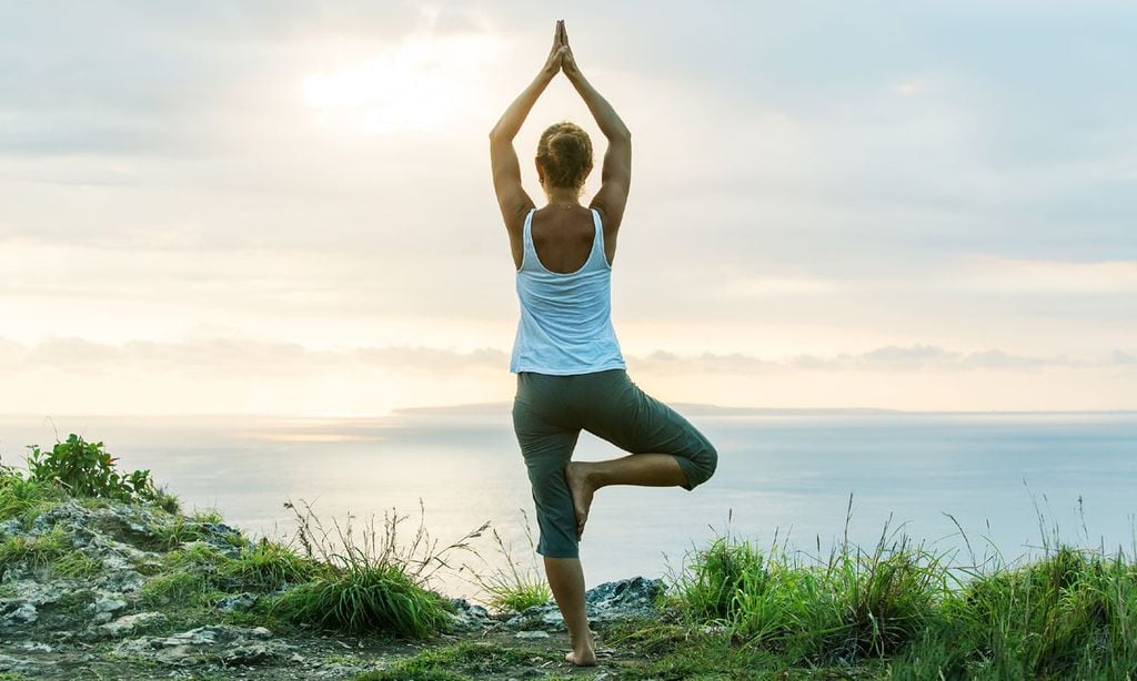 ¿Te apetece empezar a hacer yoga? Estas 3 posturas son fáciles y relajan