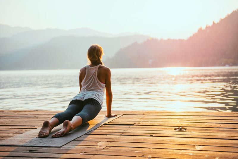 saludo al sol de yoga